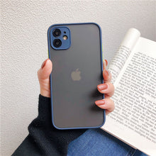 Carregar imagem no visualizador da galeria, Capinhas para iPhone Fosco - Homeless Case
