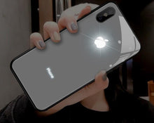 Carregar imagem no visualizador da galeria, Case para iPhone com Led - Homeless Case
